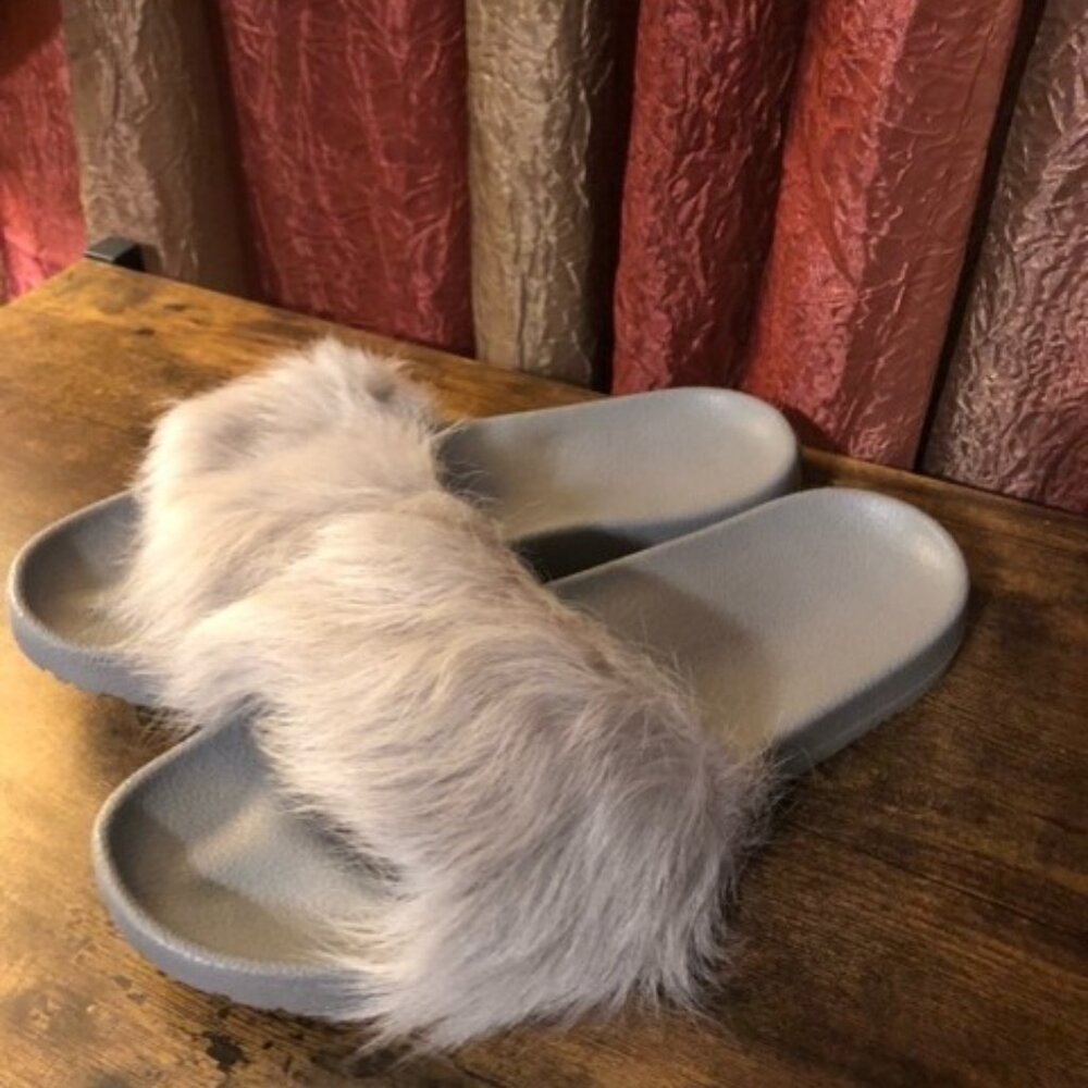 New Women's Ugg Gray Fur Open Toe Slides Size 8
